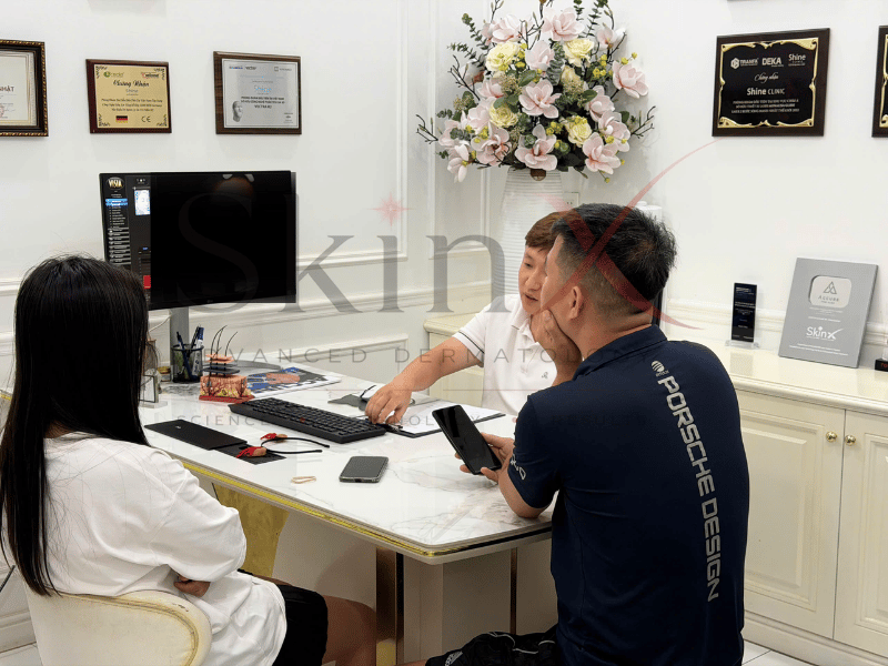 Đội ngũ bác sĩ tại SkinX với nhiều năm kinh nghiệm sẵn sàng hỗ trợ các khách hàng 